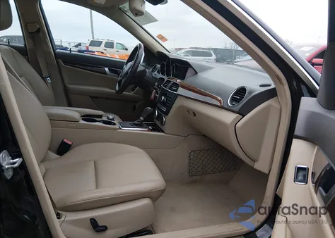 2013 Mercedes-Benz C 300 Luxury 4Matic из США, поврежденный, VIN WDDGF8ABXDR277743